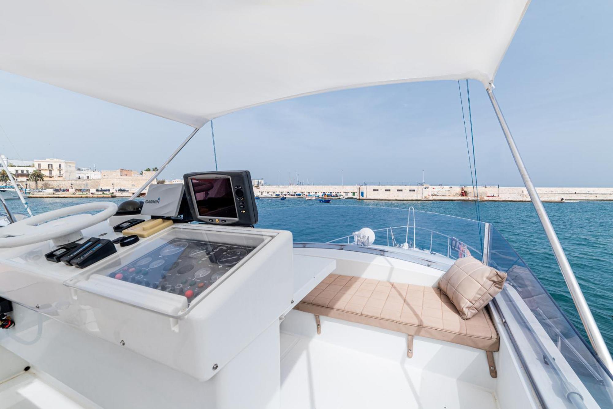 "Ultima" Love Boat Bari Exterior photo