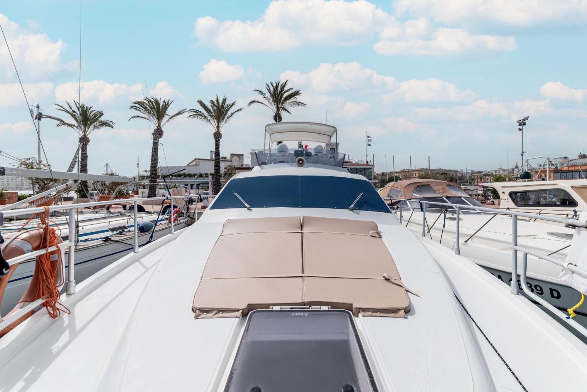 "Ultima" Love Boat Bari Exterior photo